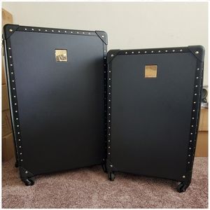 Vince Camuto 2 piece luggage 28' and 24'